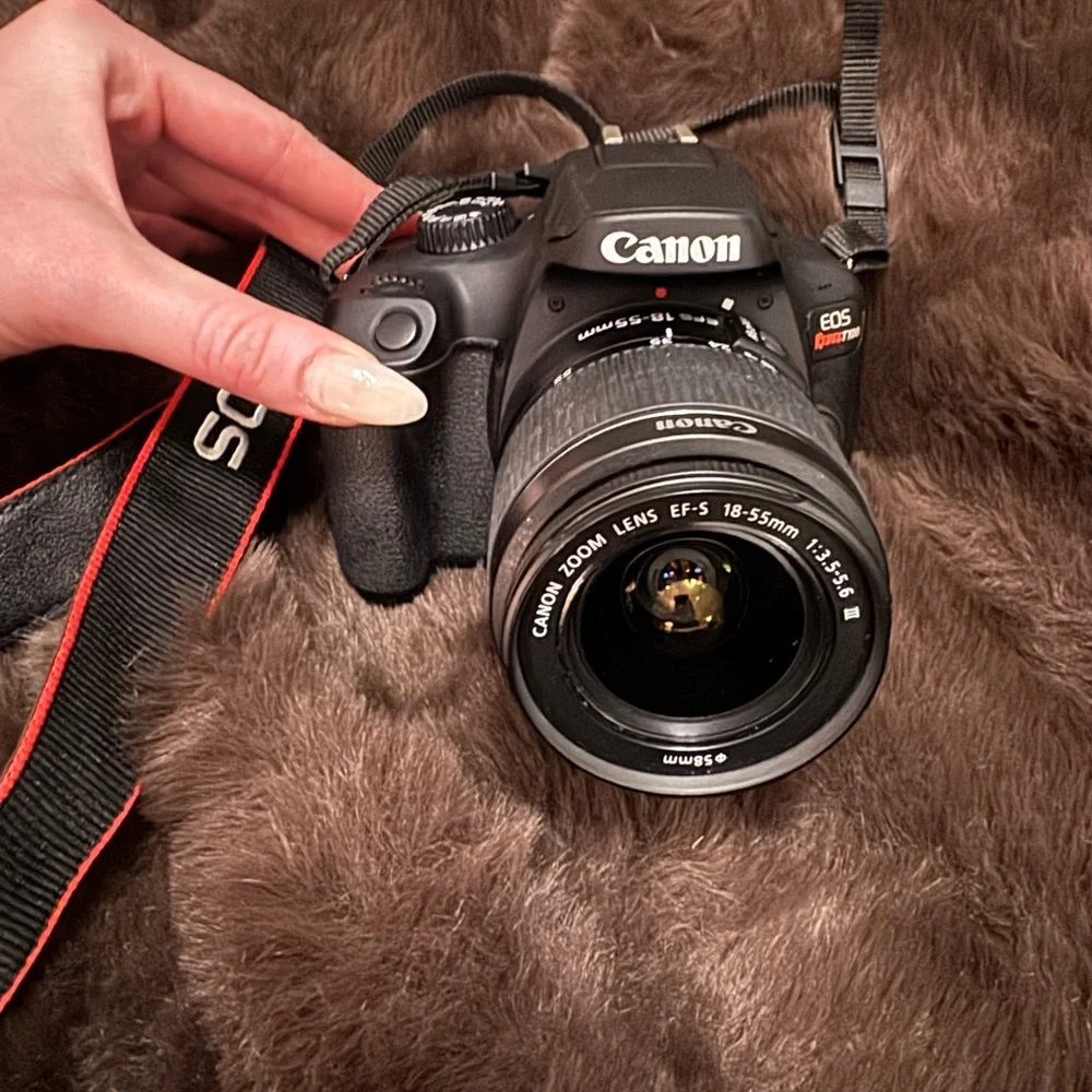 Canon EOS Rebel t100 Black DSLR Camera. Only used for one summer. Like New!